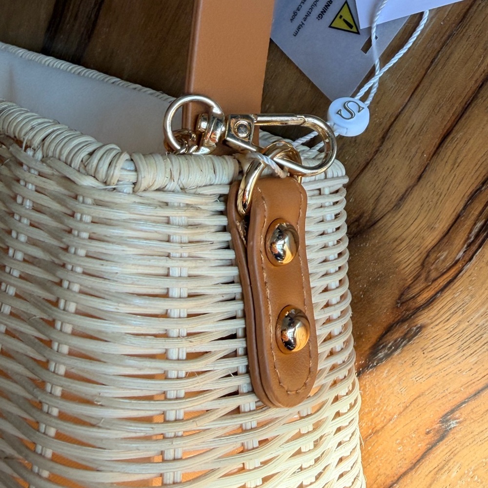Shiraleah Elegant Tan Woven Handbag - Picture 6 of 7